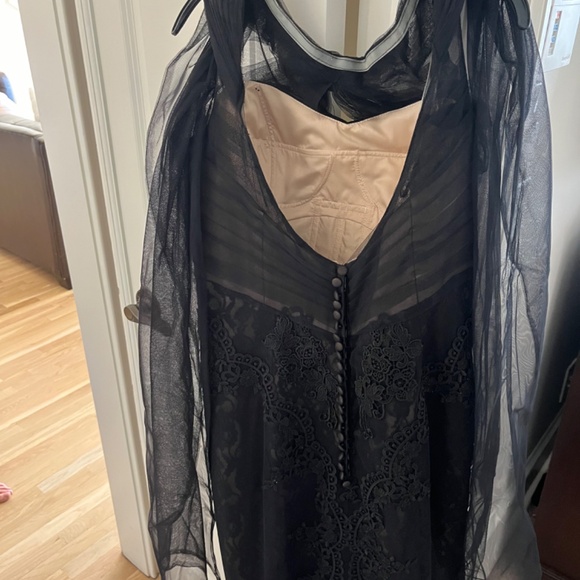 Formal gown - Picture 4 of 6